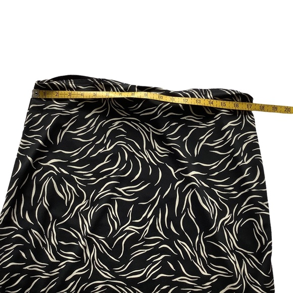 DKNY Black and Cream Pull On Skirt - Picture 3 of 6